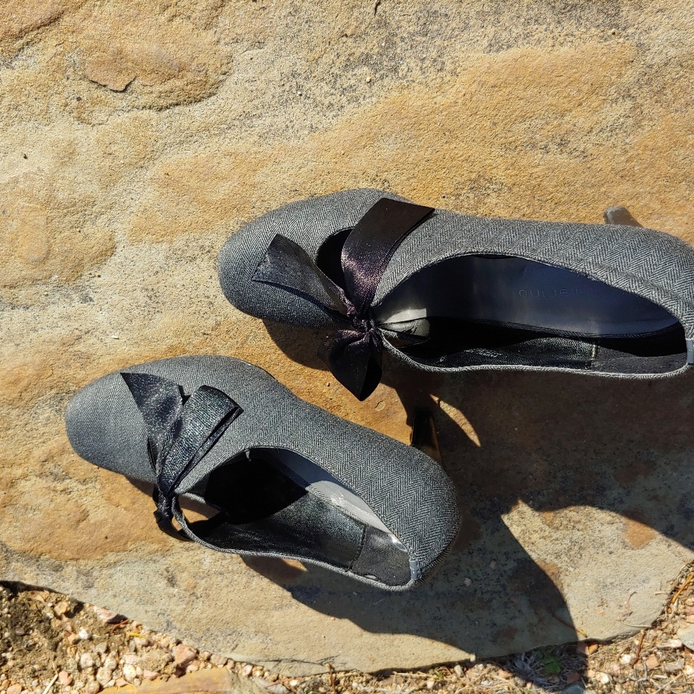 Gray Heels With Bow